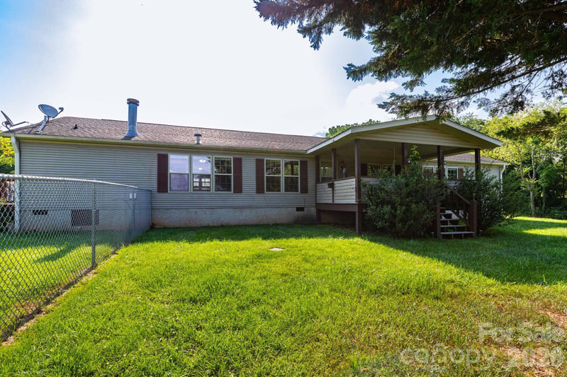71 Teachers Ln, Canton, NC 28716