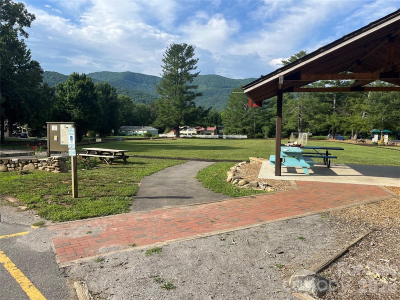 9999 Northeast Ave, Swannanoa, NC 28778