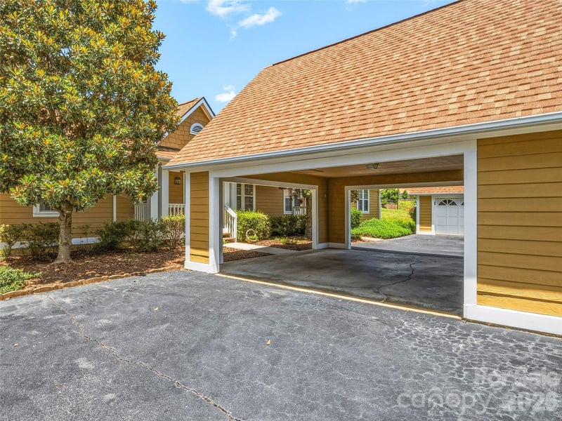 102 Rough Point Ct, Asheville, NC 28806