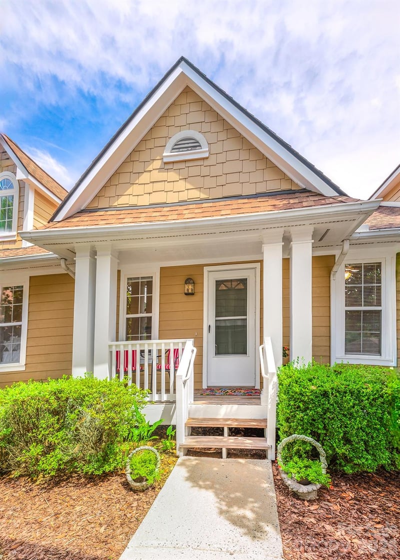 102 Rough Point Ct, Asheville, NC 28806