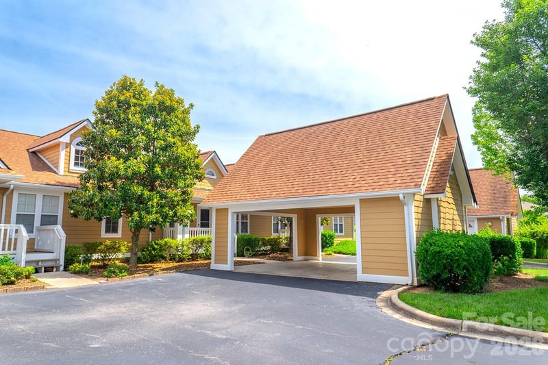 102 Rough Point Ct, Asheville, NC 28806