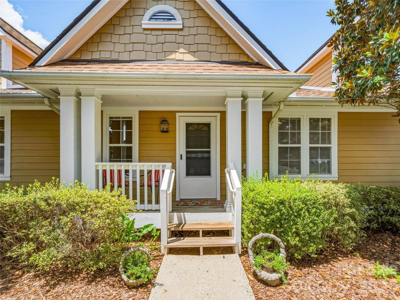 102 Rough Point Ct, Asheville, NC 28806