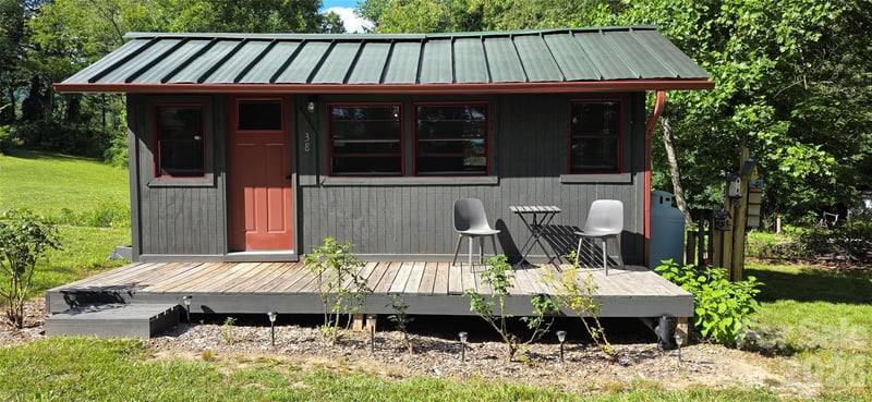 38 Lloyd Barnwell Rd, Hendersonville, NC 28792
