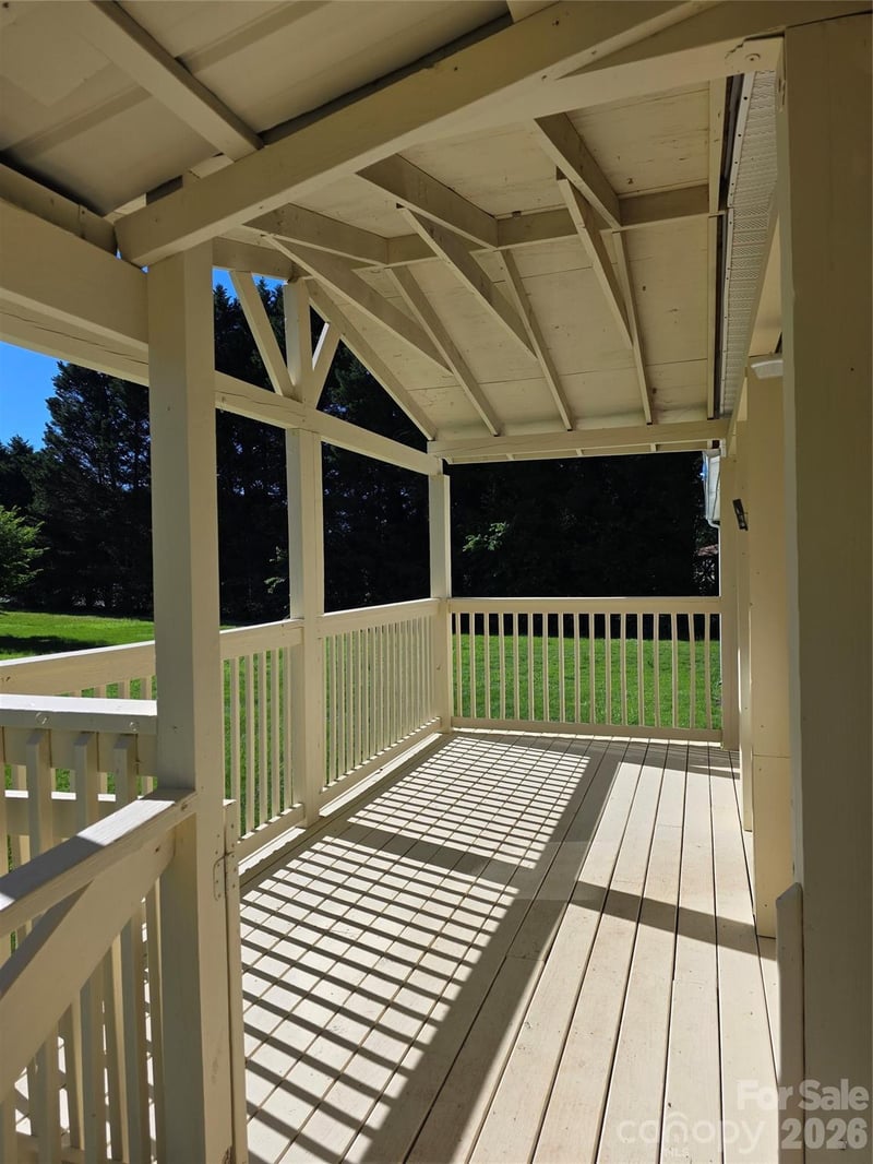 1395 Cape Hickory Rd, Hickory, NC 28601