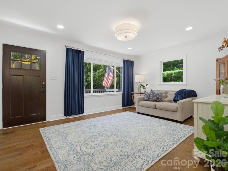6819 Woodstock Dr, Charlotte, NC 28210