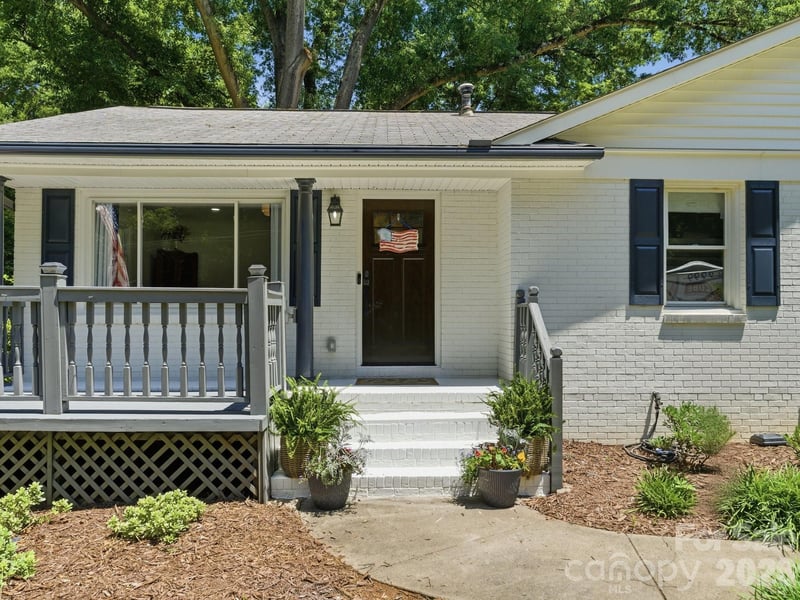 6819 Woodstock Dr, Charlotte, NC 28210