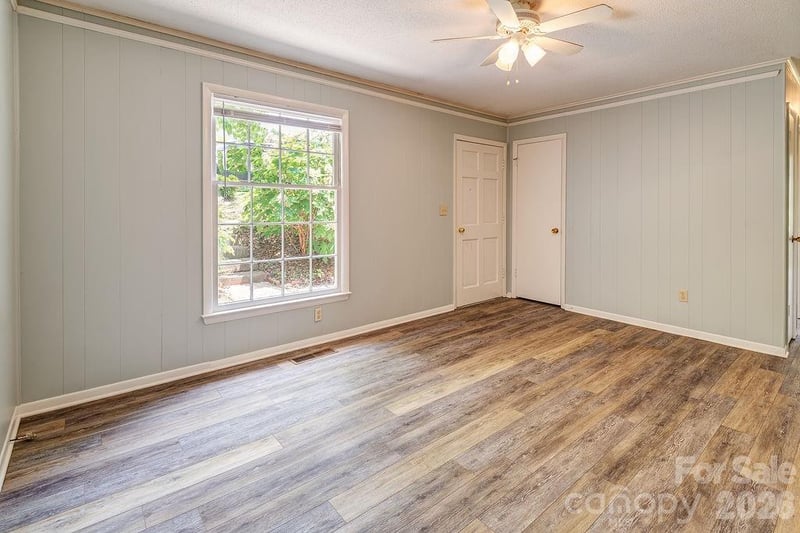 364 Pearson Dr, Asheville, NC 28801