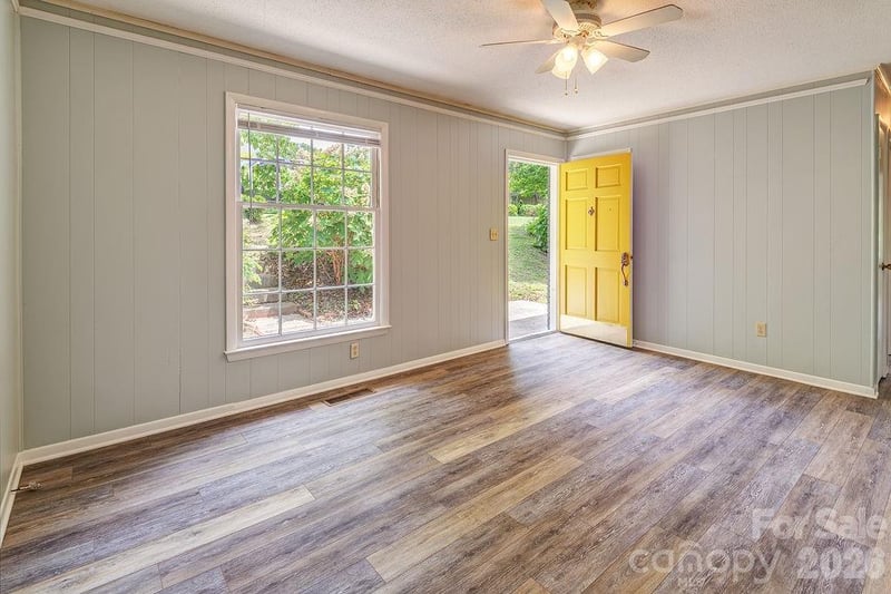 364 Pearson Dr, Asheville, NC 28801