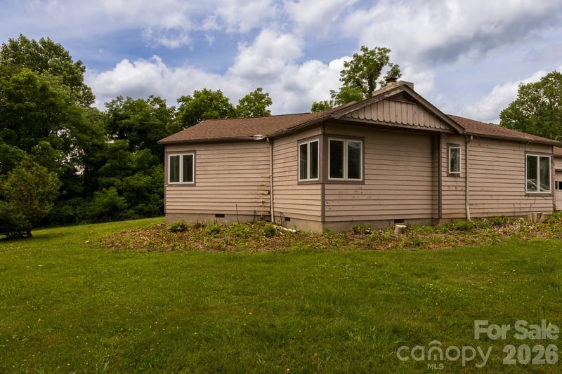 115 Church St, Burnsville, NC 28714