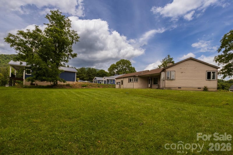 115 Church St, Burnsville, NC 28714