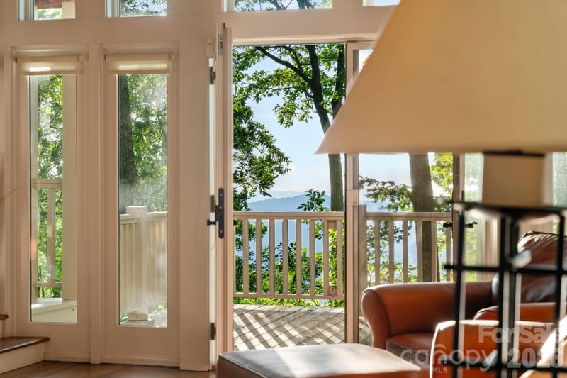 108 Flame Azalea Dr, Swannanoa, NC 28778