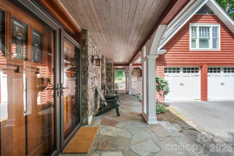 108 Flame Azalea Dr, Swannanoa, NC 28778