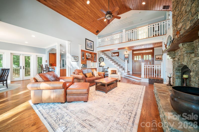 108 Flame Azalea Dr, Swannanoa, NC 28778