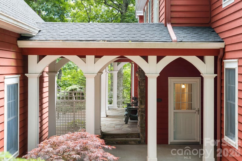 108 Flame Azalea Dr, Swannanoa, NC 28778