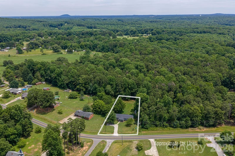 1002 Kiser Rd, Bessemer City, NC 28016