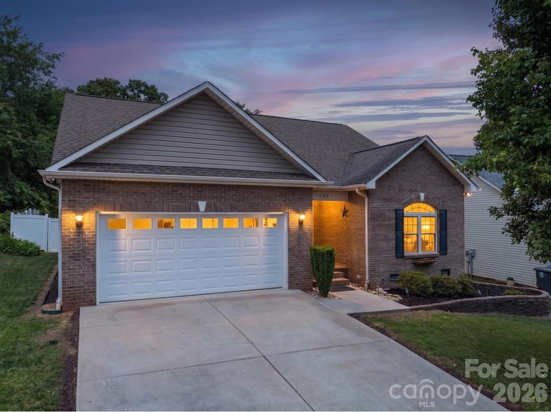1590 Mayfair Dr, Conover, NC 28613