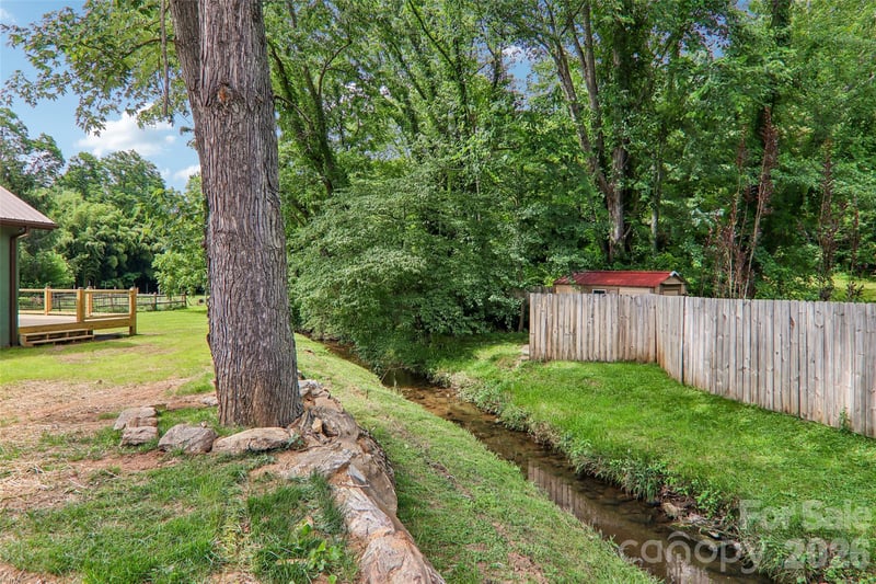 169 East St, Waynesville, NC 28786