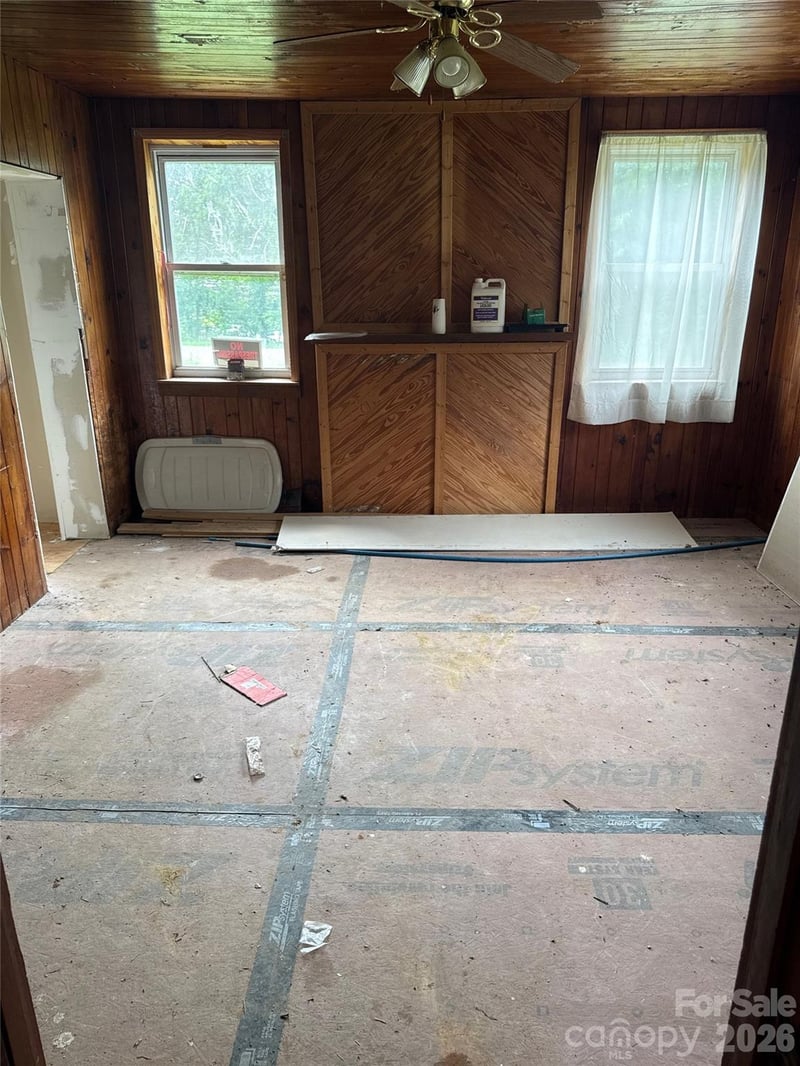 102 Ransom Rd, Clyde, NC 28721