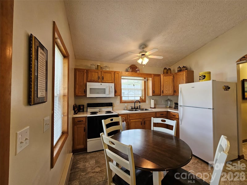 68 Strollers Ln, Waynesville, NC 28786