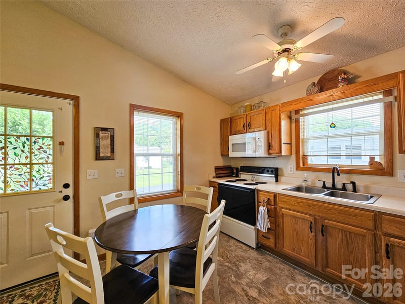 68 Strollers Ln, Waynesville, NC 28786