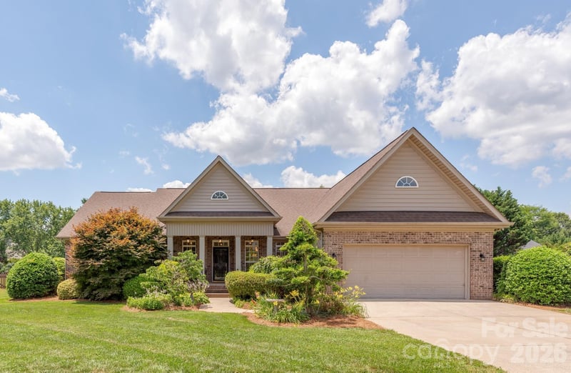 7032 Kidwelly Ln, Matthews, NC 28104