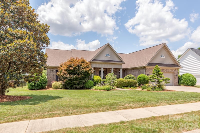 7032 Kidwelly Ln, Matthews, NC 28104