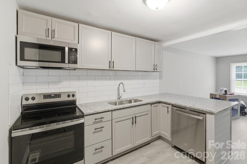 2732 Thornton Rd, Charlotte, NC 28208