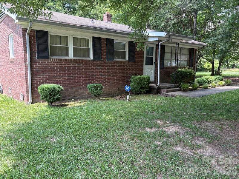 723 Kings Mountain St, Clover, SC 29710