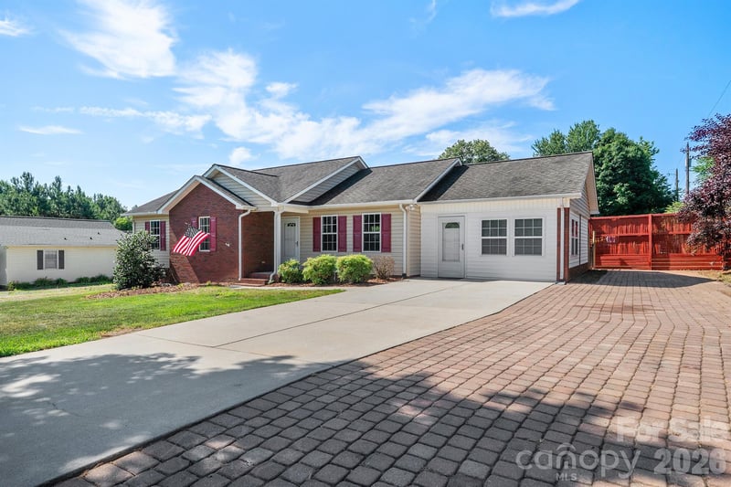114 Glenwood Valley Dr, Harmony, NC 28634