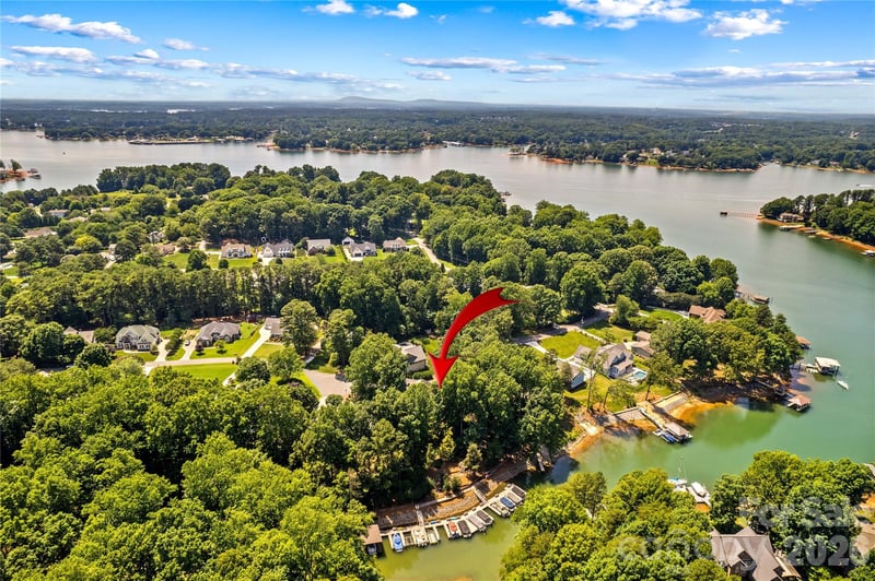 155 Lynn Cove Ln, Mooresville, NC 28117