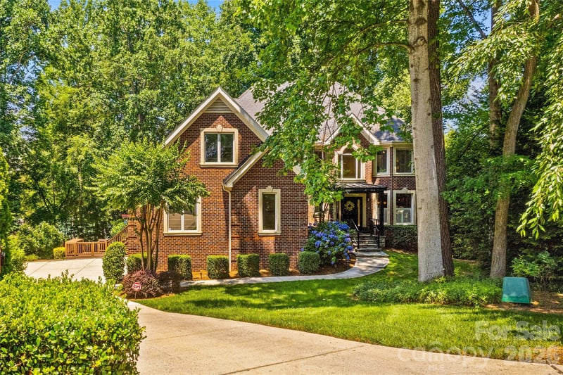 155 Lynn Cove Ln, Mooresville, NC 28117