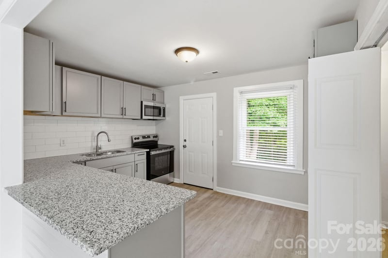 2725 Thornton Rd, Charlotte, NC 28208
