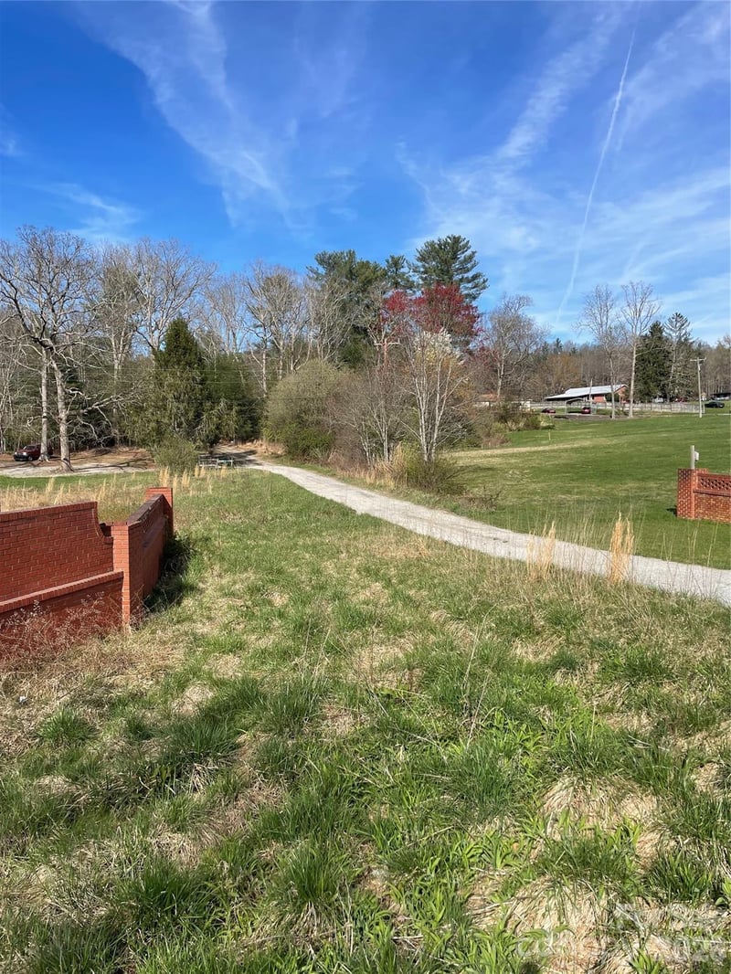 221 Old Sunset Hill Rd, Hendersonville, NC 28792