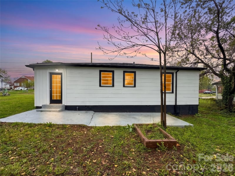 142 Ervin Ave, Newton, NC 28658