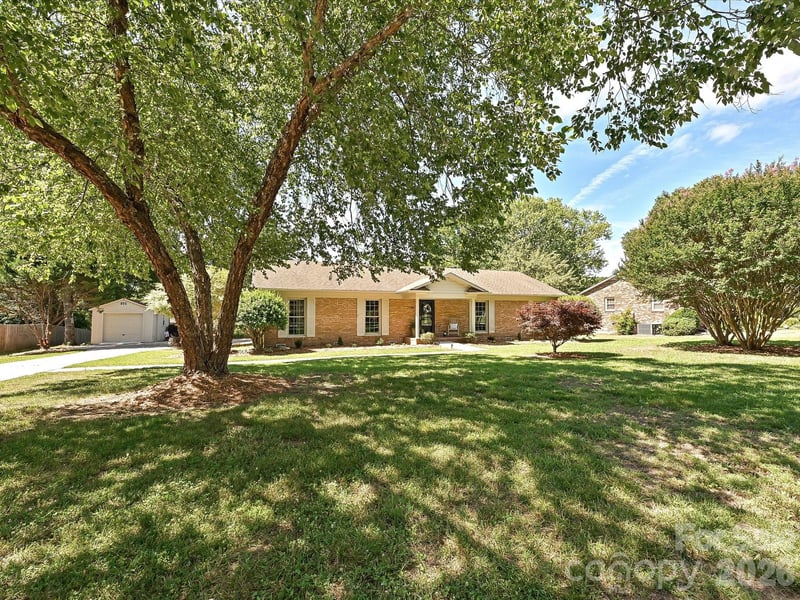 218 Sturbridge Dr, Charlotte, NC 28214