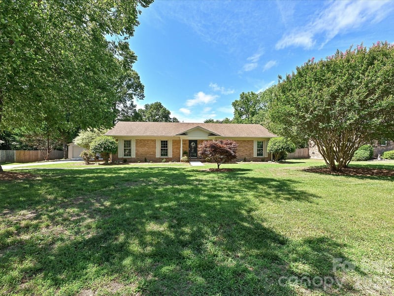 218 Sturbridge Dr, Charlotte, NC 28214