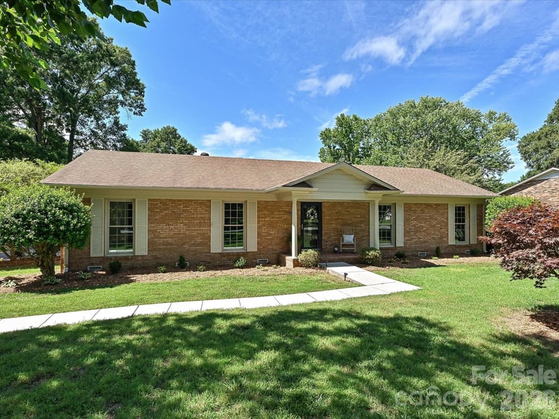218 Sturbridge Dr, Charlotte, NC 28214