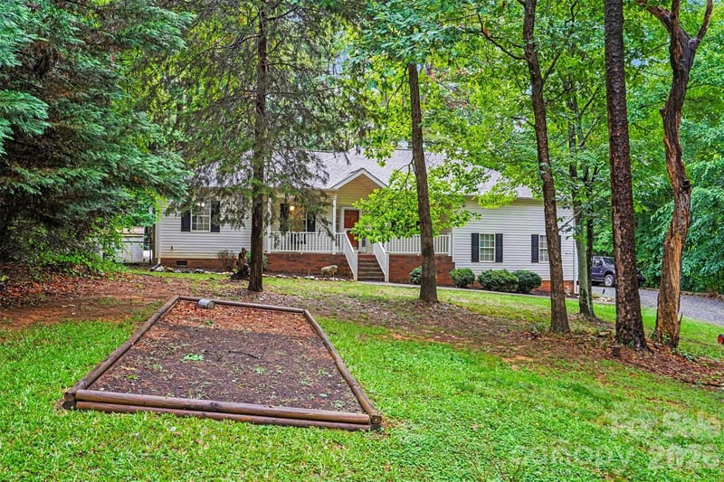8904 Gosnell Dr, Charlotte, NC 28227