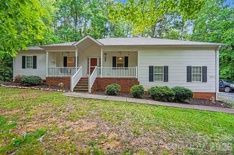 8904 Gosnell Dr, Charlotte, NC 28227