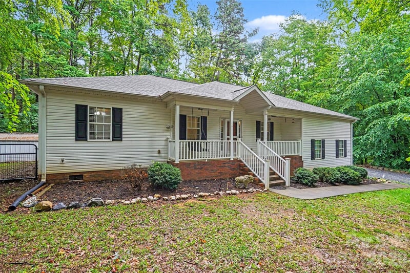 8904 Gosnell Dr, Charlotte, NC 28227