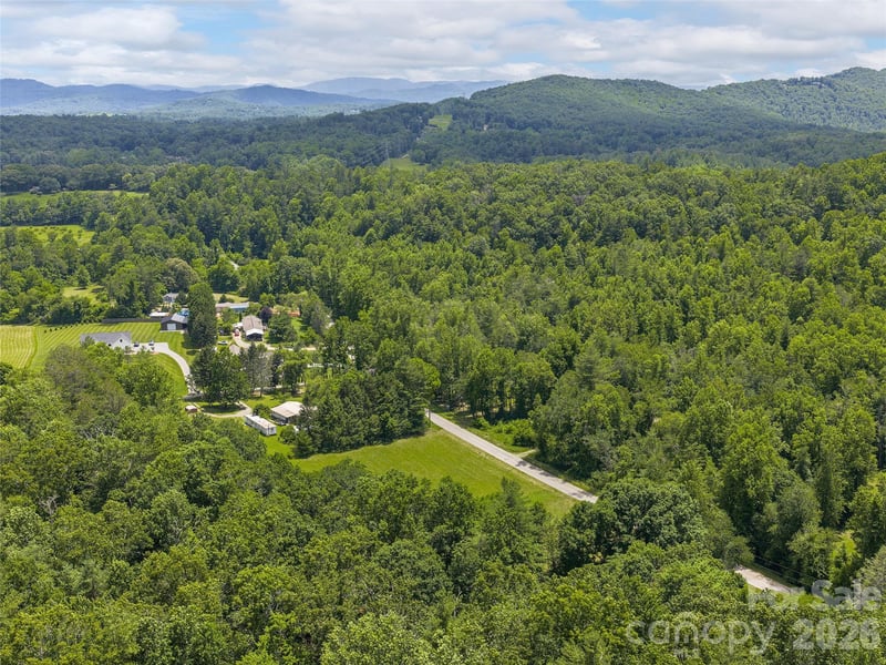 Foster Creek Rd, Horse Shoe, NC 28742