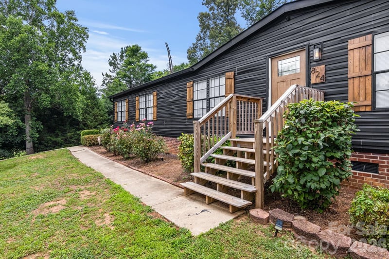 824 Joseph Antoon Cir, Stanley, NC 28164