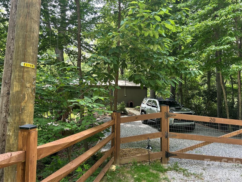20 Kimberly Rd, Black Mountain, NC 28711