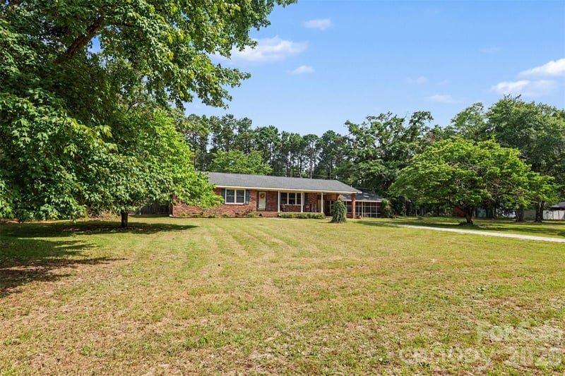6774 Woodhaven Rd, Kershaw, SC 29067