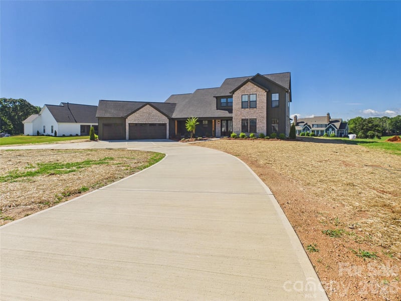 1055 Rolling Meadows Dr, Mooresville, NC 28115