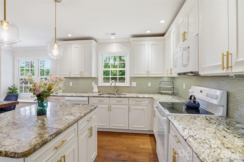 516 Eastville Ct, Matthews, NC 28105