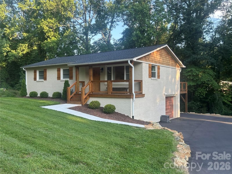 10 Oakwood Dr, Weaverville, NC 28787