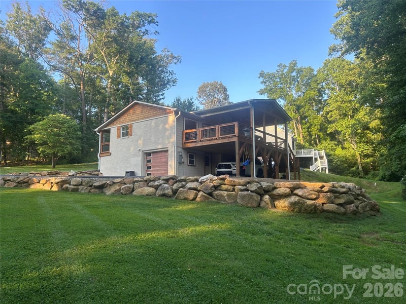 10 Oakwood Dr, Weaverville, NC 28787
