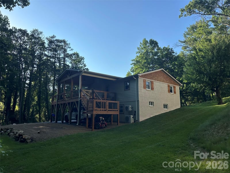 10 Oakwood Dr, Weaverville, NC 28787