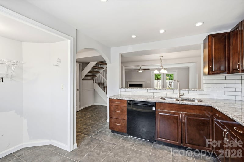 242 Water Oak Dr, Pineville, NC 28134